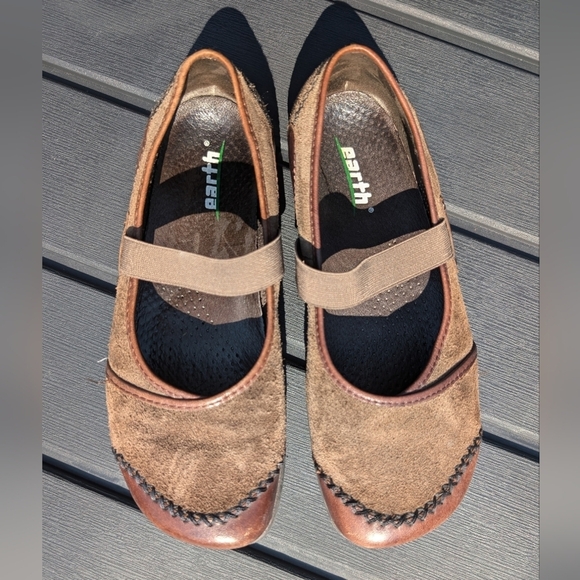 EARTH Tan Slip on Stretch Mary Jane Tennis Shoe size 8.5 - Picture 2 of 13